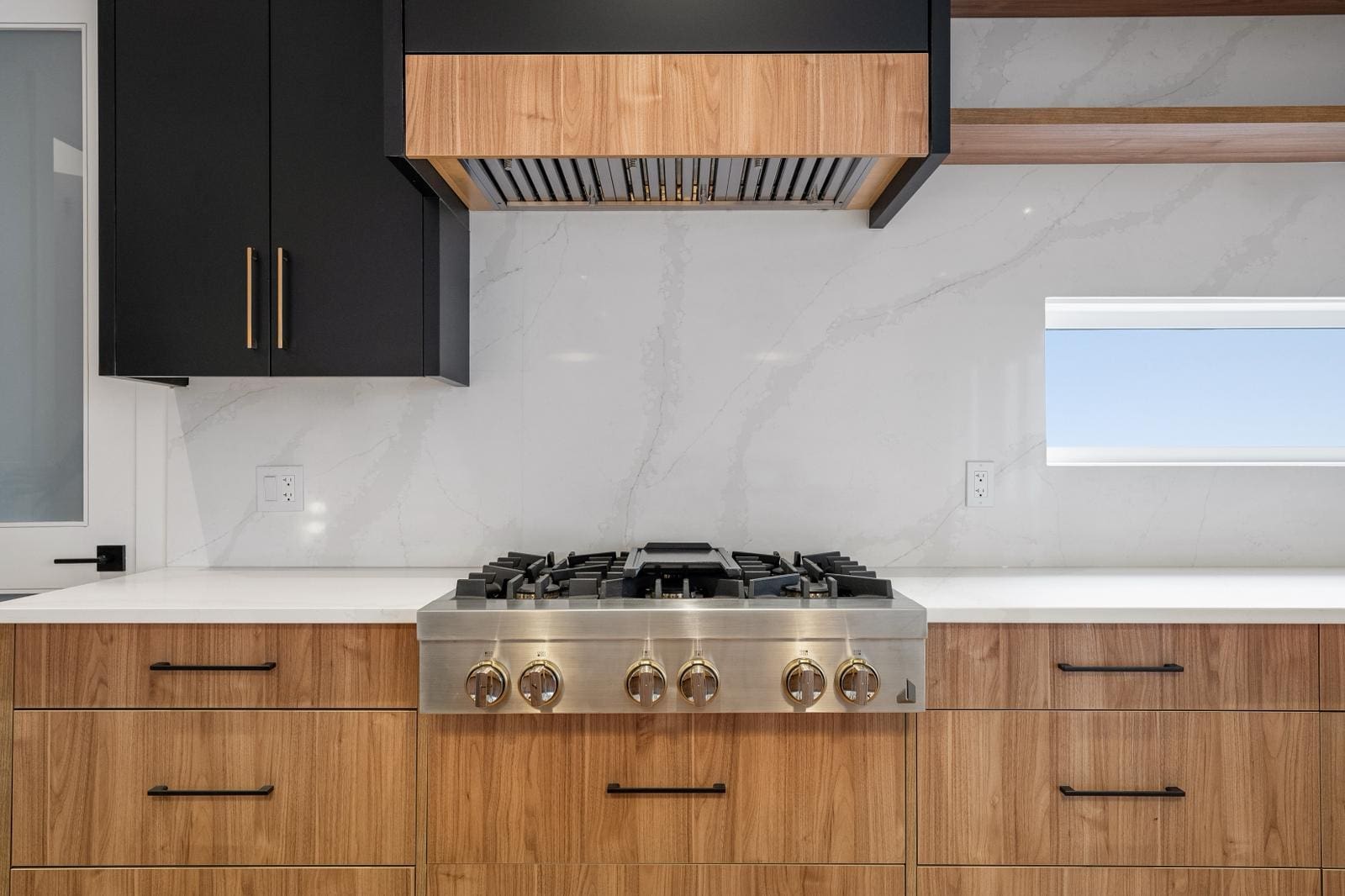 Kitchen Gas Cooktop Outlet Backsplash - Verde Electrical Ltd